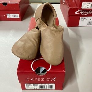 NWT Capezio Wonder Hanami  Tan Jazz Shoe